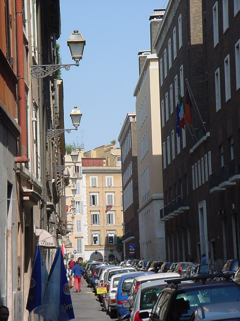 Italy-Rome-colorful_street.jpg