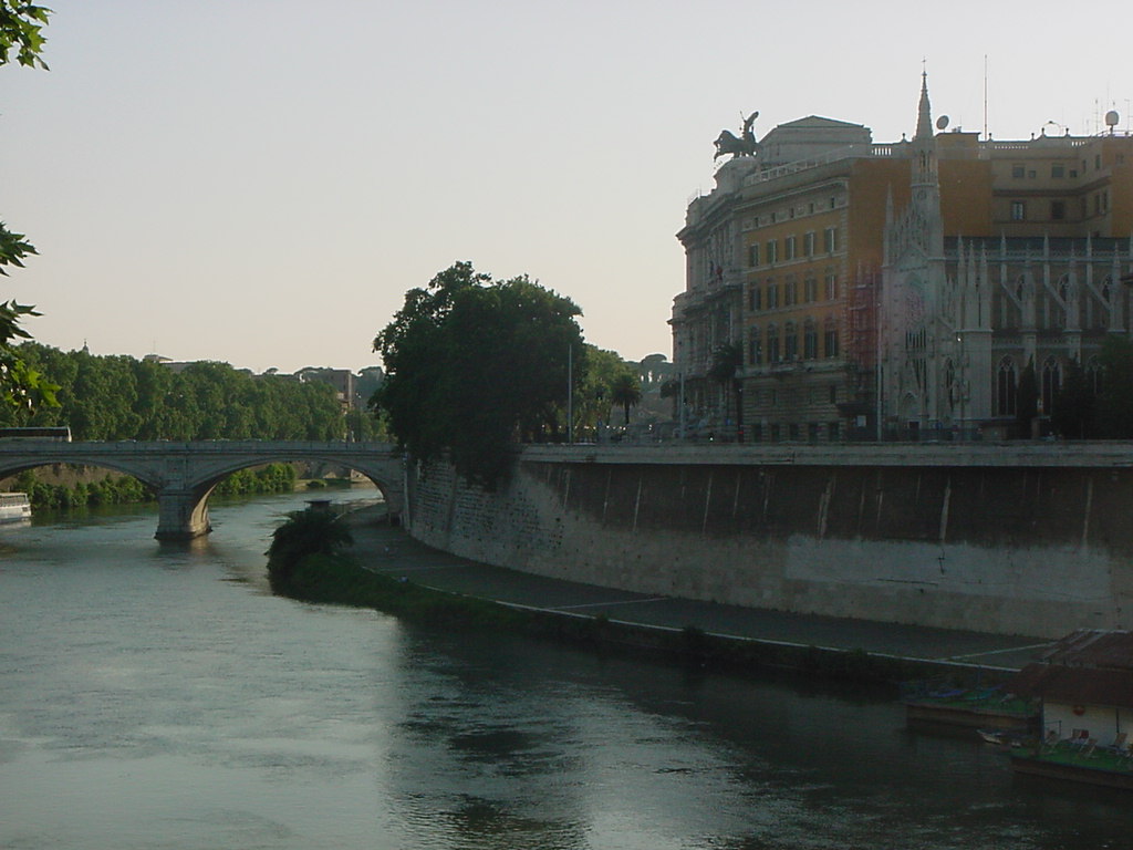 Italy-Rome-river_at_sunset.jpg